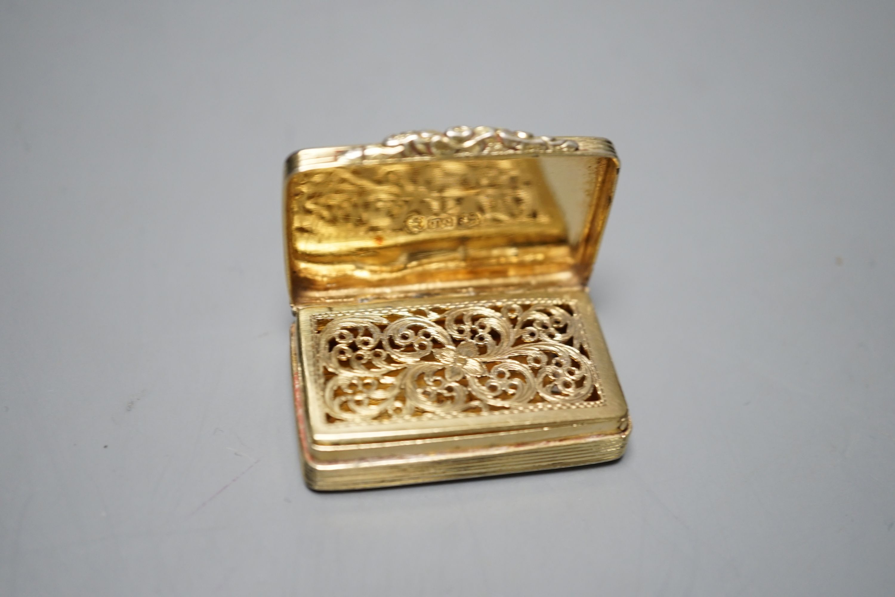 A George IV engine turned silver gilt rectangular vinaigrette, Thomas Wilmore, Birmingham, 1821, 38mm.